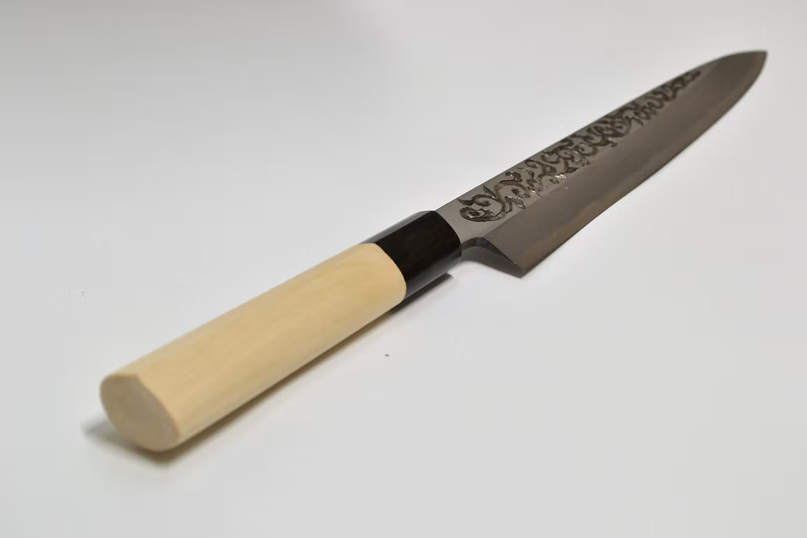 堺 孝行 窪田金属飾刻 唐草 白鋼 霞研 柳刃包丁 270mm 朴 (口輪：水牛)柄