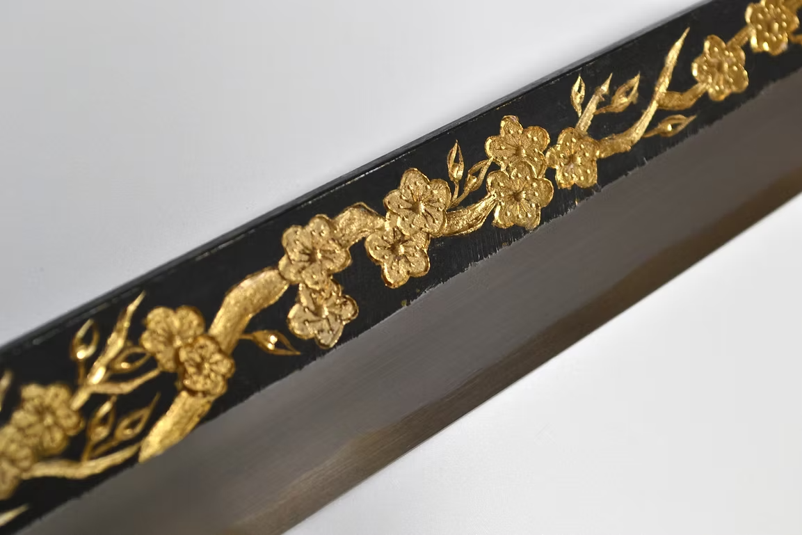 堺 孝行 窪田金彫刻 梅花 白ニ鋼 黒仕上げ 柳刃包丁 270mm 黒檀　(口輪：黒水牛銀輪)柄
