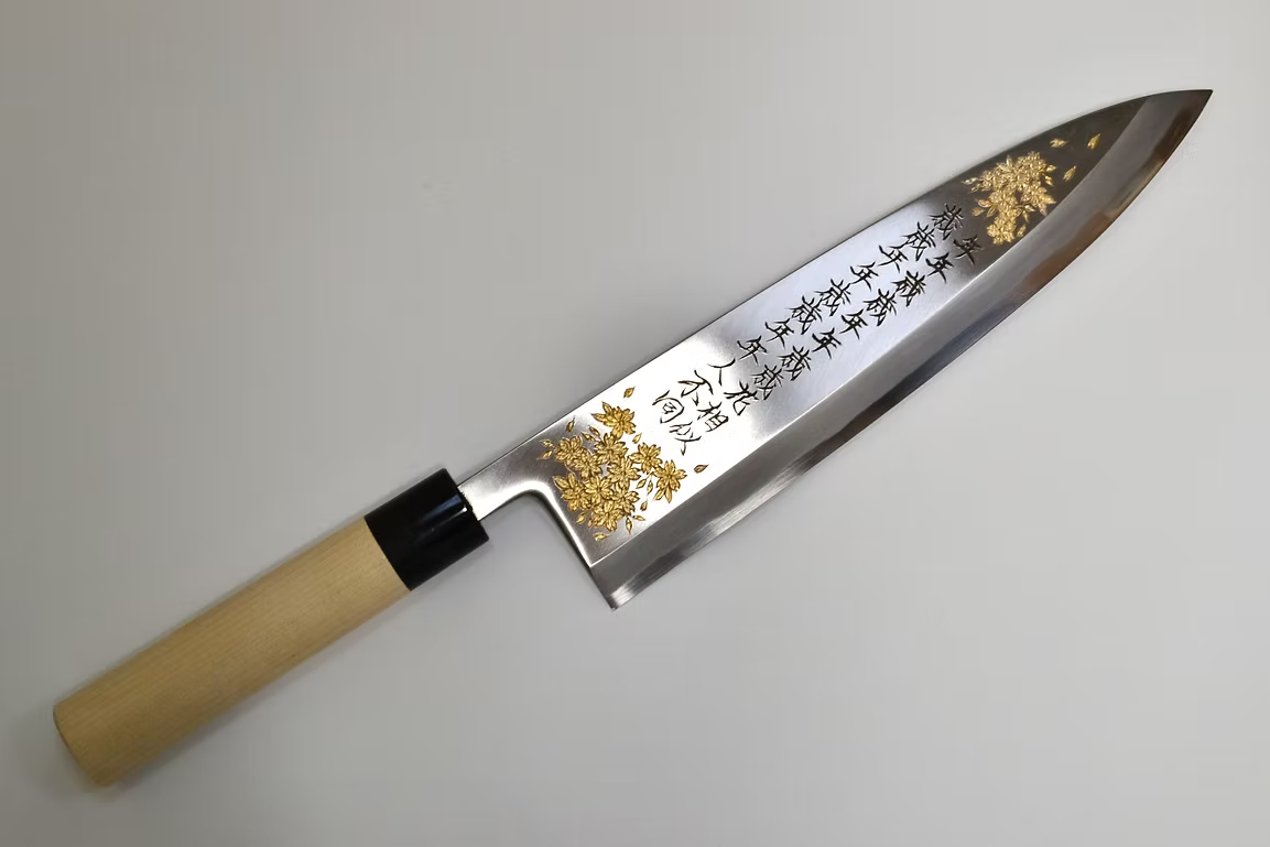 堺 孝行 窪田金属飾刻 年々歳々 白鋼 霞研 出刃包丁 300mm 朴 (口輪：水牛)柄