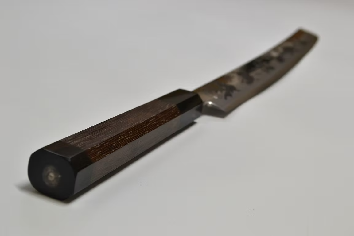 堺 孝行 窪田金属飾刻 武士道 銀三鋼 先丸柳刃包丁 330mm ウエンジ (口輪：黒水牛角) 柄