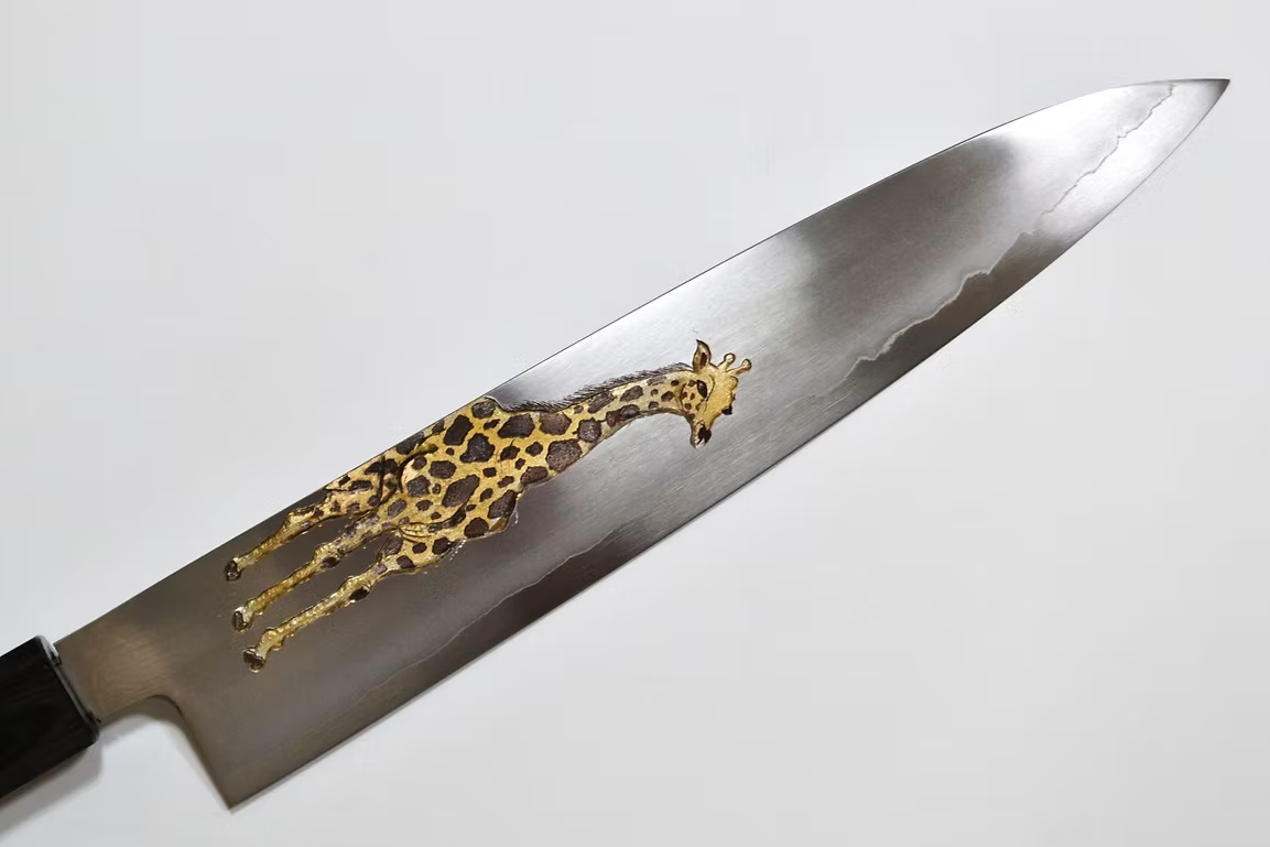 堺 孝行 窪田金属飾刻 麒麟 銀三鋼 牛刀包丁 240mm 黒檀　(口輪：黒水牛銀輪)柄
