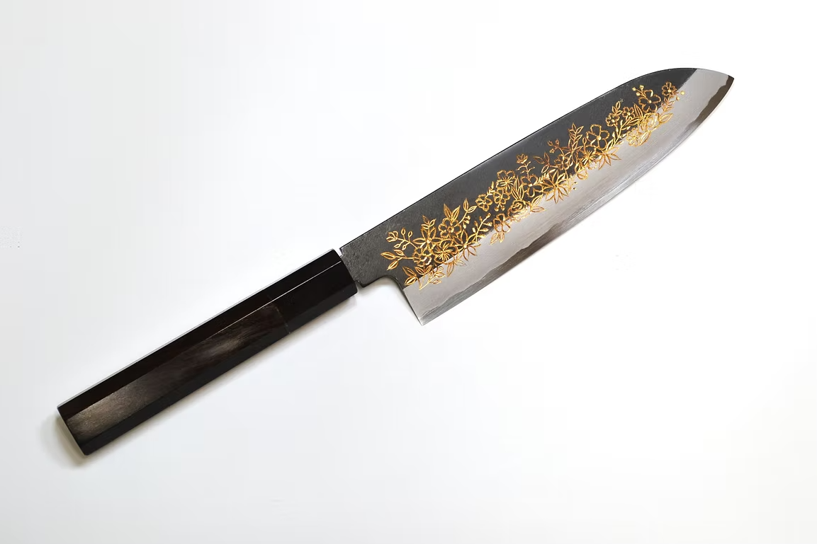 堺 孝行 窪田金彫刻 花畑 白ニ鋼 黒仕上げ 三徳包丁 180mm 黒檀　(口輪：黒水牛銀輪)柄