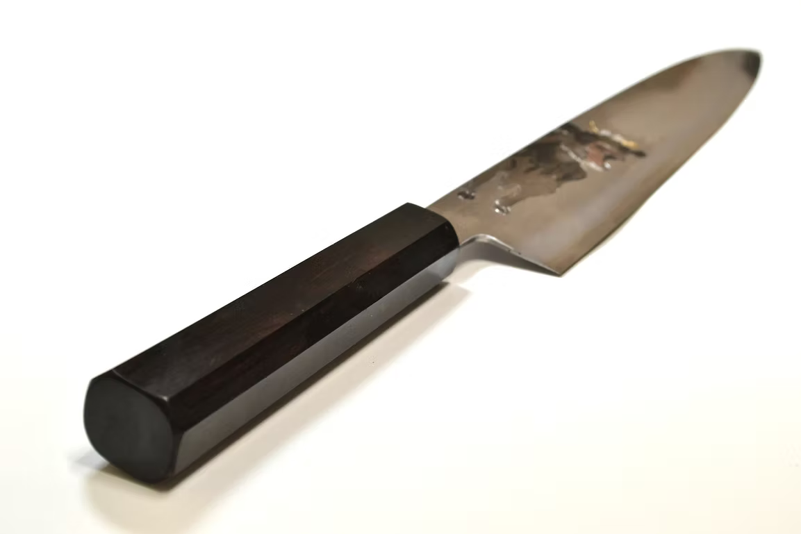 堺 孝行 窪田金属飾刻 乳牛 銀三鋼 牛刀包丁 240mm 黒檀　(口輪：黒水牛銀輪)柄
