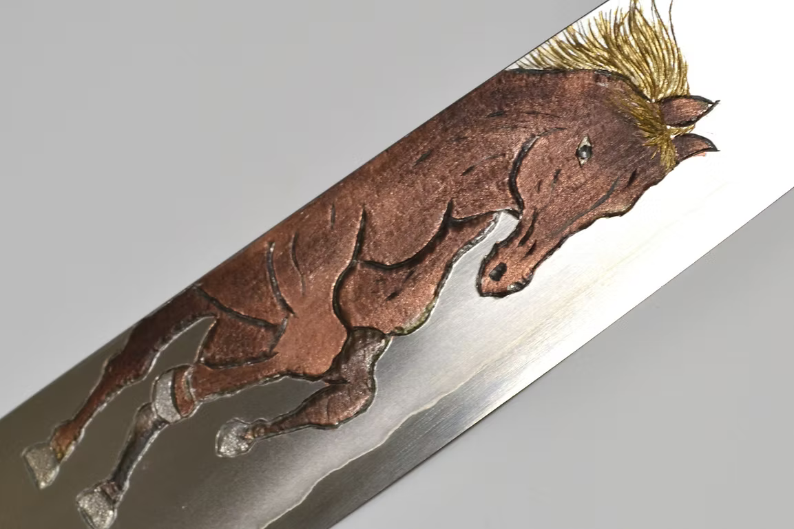 堺 孝行 窪田金属飾刻 悍馬 銀三鋼 牛刀包丁 240mm 黒檀　(口輪：黒水牛銀輪)柄