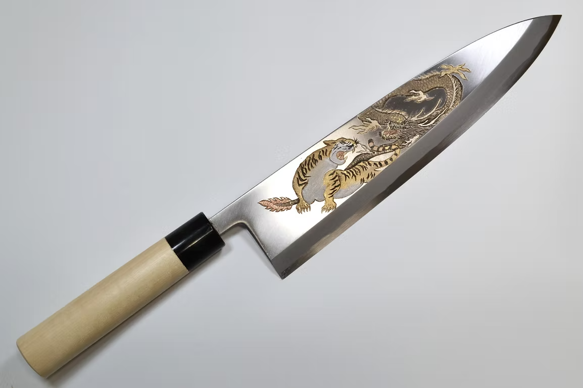 堺 孝行 窪田金属飾刻 竜驤虎視 白鋼 霞研 出刃包丁 300mm 朴 (口輪：水牛)柄