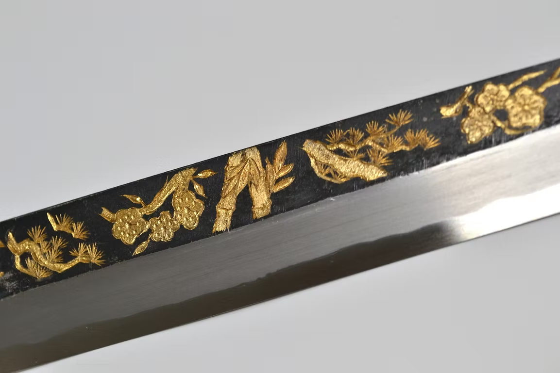 堺 孝行 窪田金彫刻 松竹梅 白ニ鋼 黒仕上げ 柳刃包丁 270mm 黒檀　(口輪：黒水牛銀輪)柄