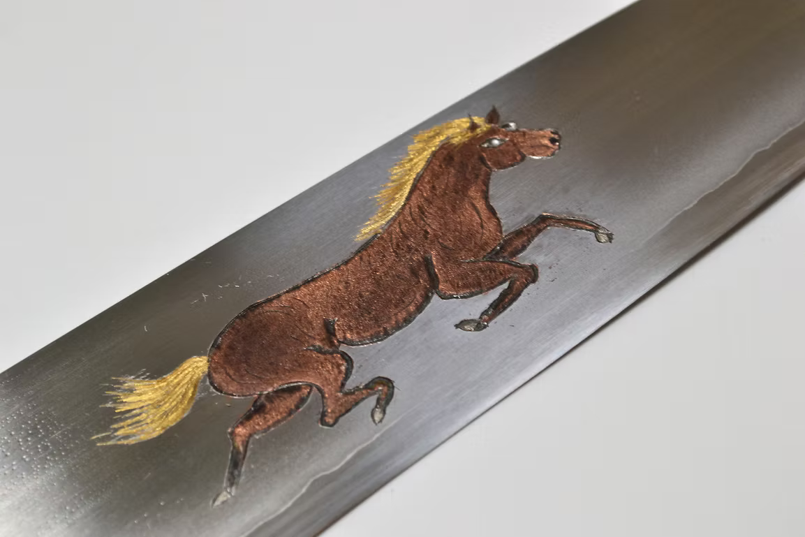 堺 孝行 窪田金属飾刻 奔馬 銀三鋼 牛刀包丁 210mm 黒檀　(口輪：黒水牛銀輪)柄