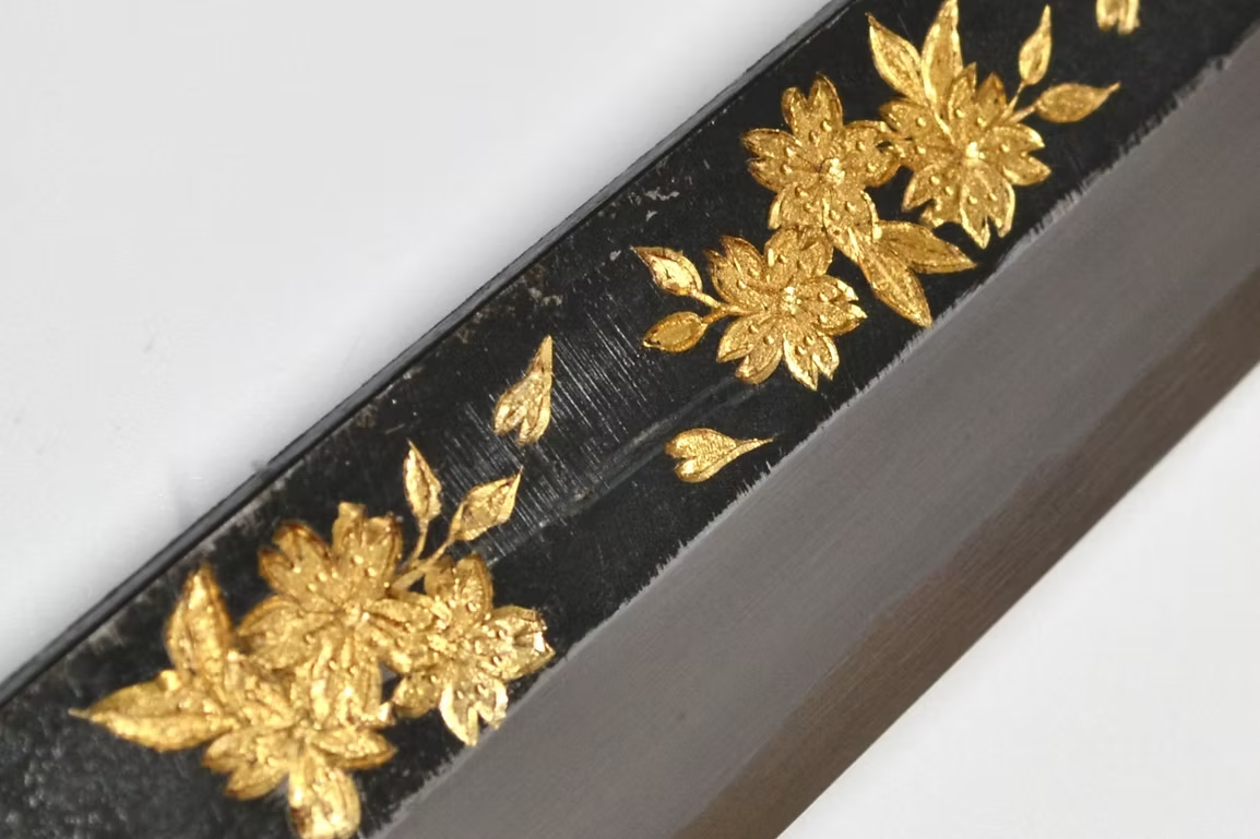 堺 孝行 窪田金彫刻 夜桜 白ニ鋼 黒仕上げ 柳刃包丁 270mm 黒檀　(口輪：黒水牛銀輪)柄