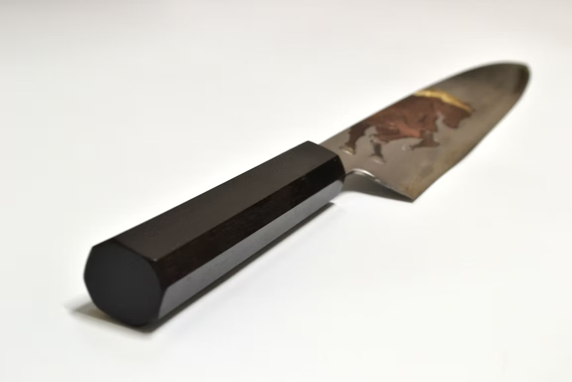 堺 孝行 窪田金属飾刻 悍馬 銀三鋼 牛刀包丁 240mm 黒檀　(口輪：黒水牛銀輪)柄