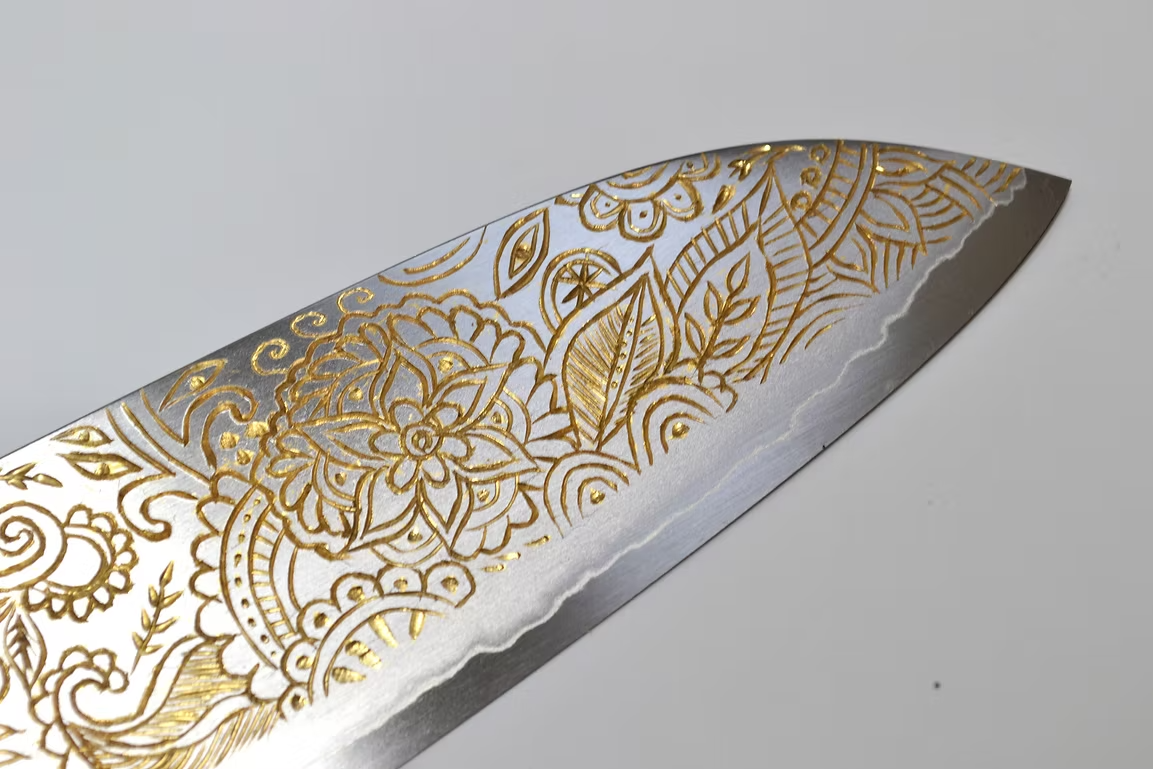 堺 孝行 窪田金彫刻 曼荼羅 銀三鋼 三徳包丁 180mm 黒檀　(口輪：黒水牛銀輪)柄