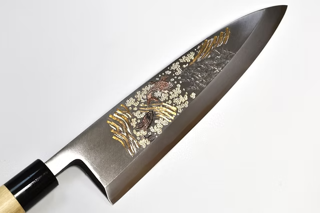 堺 孝行 窪田金属飾刻 鯉の滝登り 白鋼 霞研 出刃包丁 240mm 朴 (口輪：水牛)柄