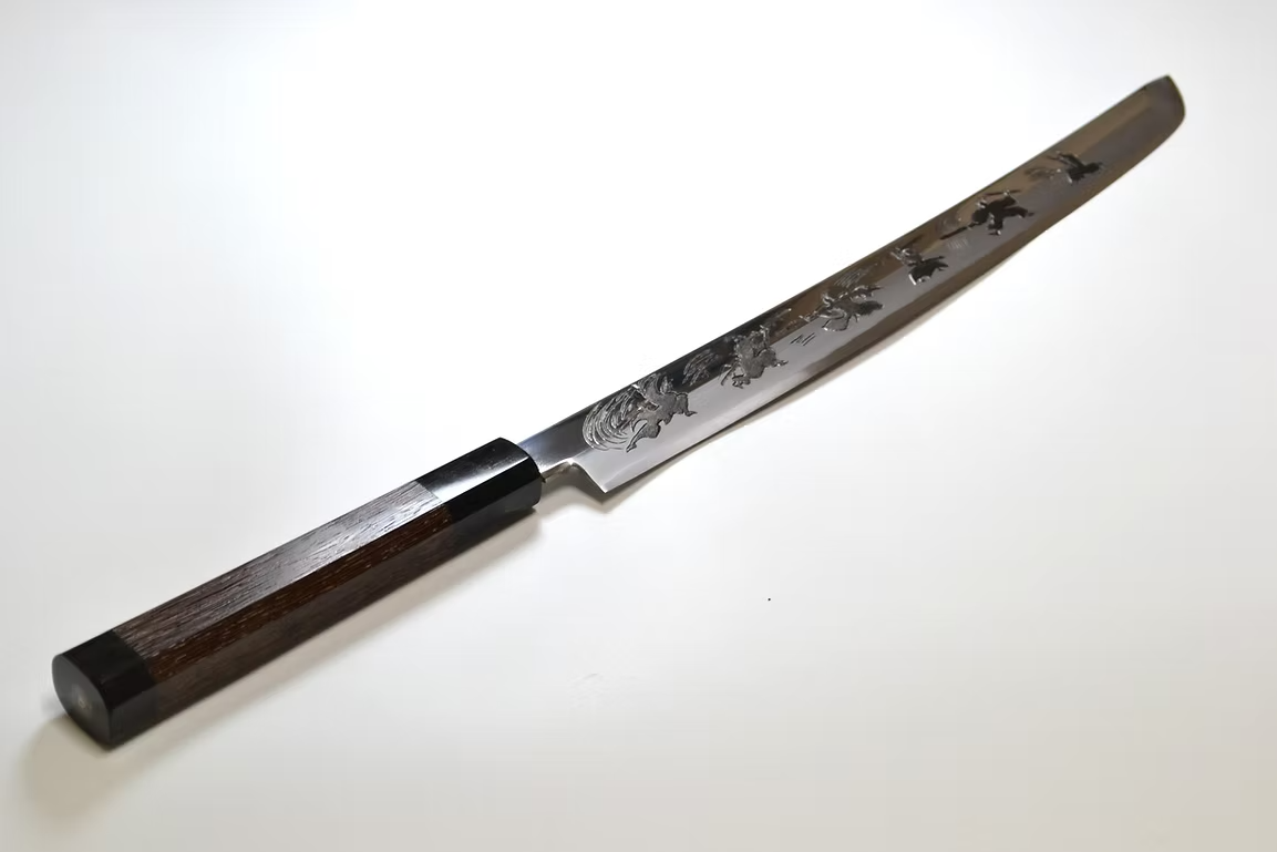 堺 孝行 窪田金属飾刻 武士道 銀三鋼 先丸柳刃包丁 330mm ウエンジ (口輪：黒水牛角) 柄
