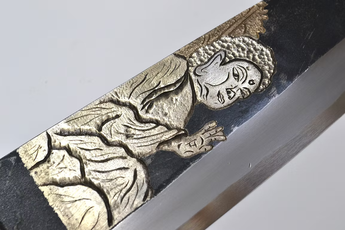 堺 孝行 窪田金属飾刻 大仏 白ニ鋼 黒仕上げ 出刃包丁 210mm 黒檀　(口輪：黒水牛銀輪)柄