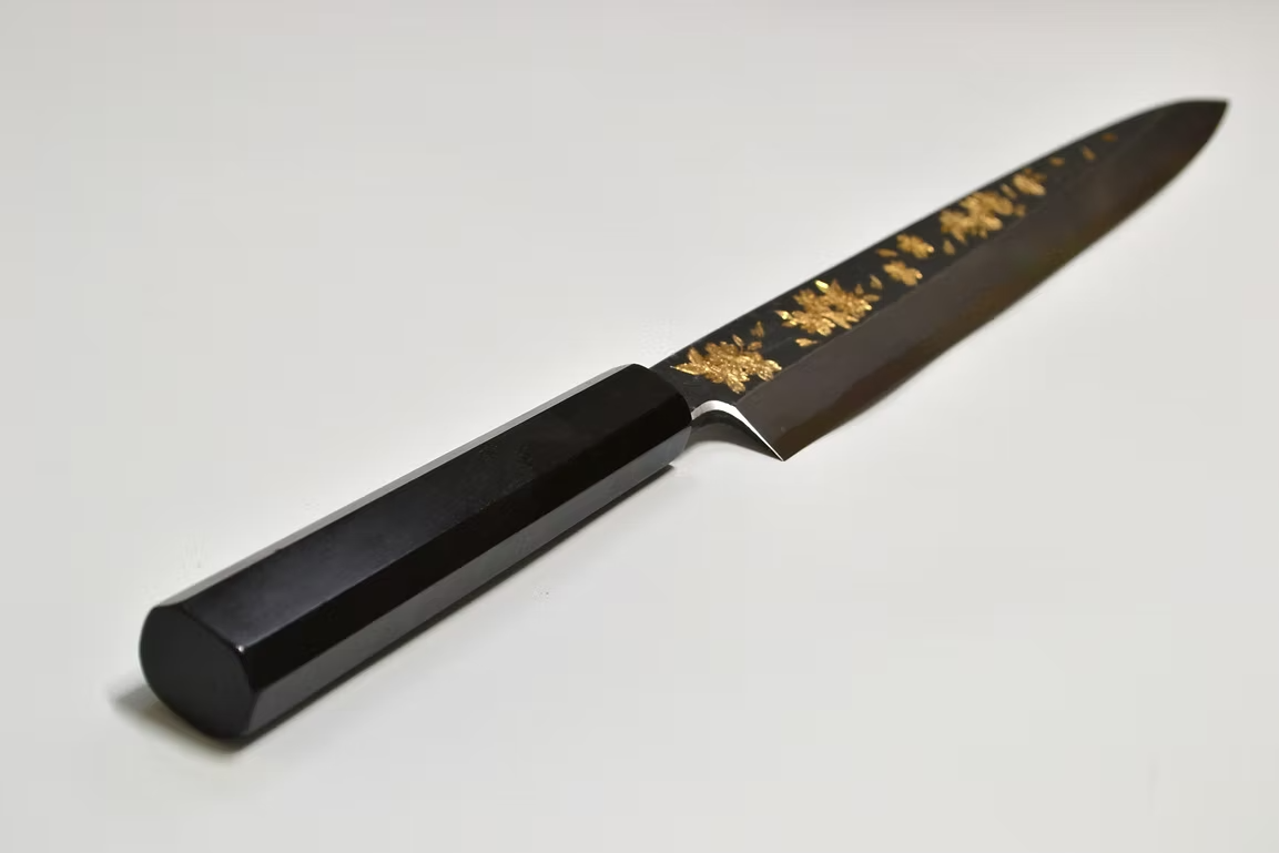 堺 孝行 窪田金彫刻 夜桜 白ニ鋼 黒仕上げ 柳刃包丁 270mm 黒檀　(口輪：黒水牛銀輪)柄