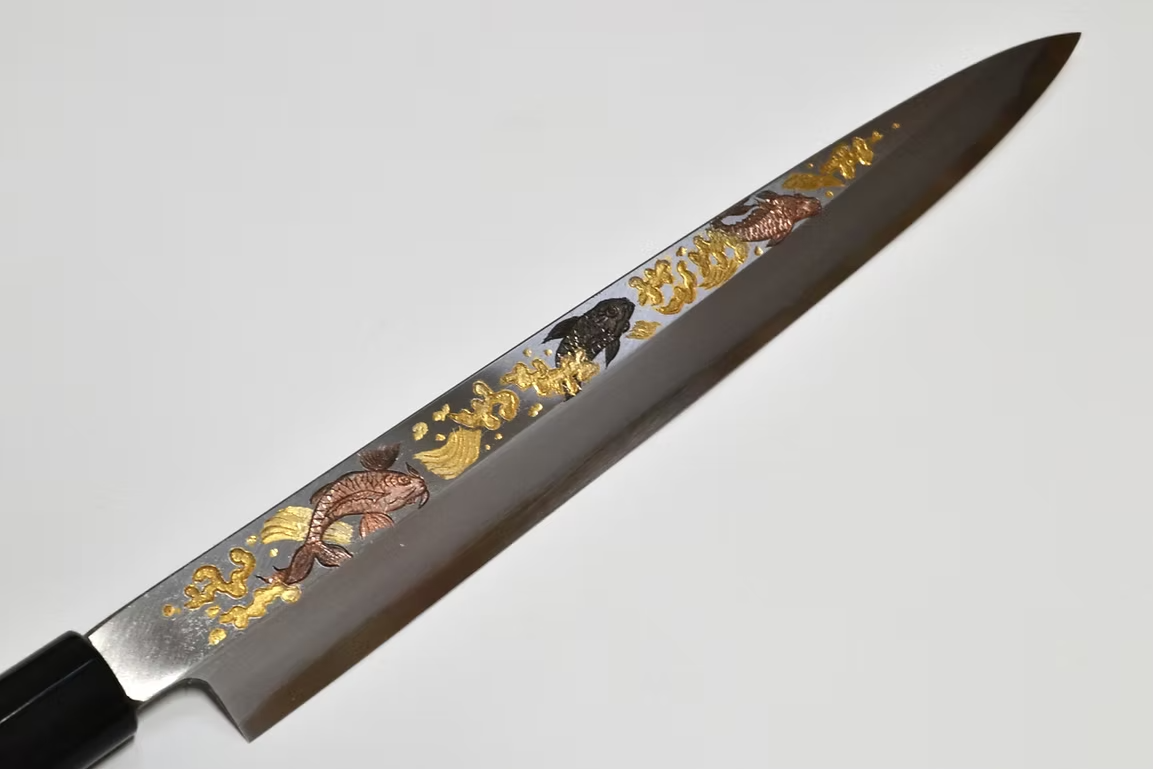 堺 孝行 窪田金属飾刻 昇鯉 白鋼 霞研 柳刃包丁 270mm 朴 (口輪：水牛)柄