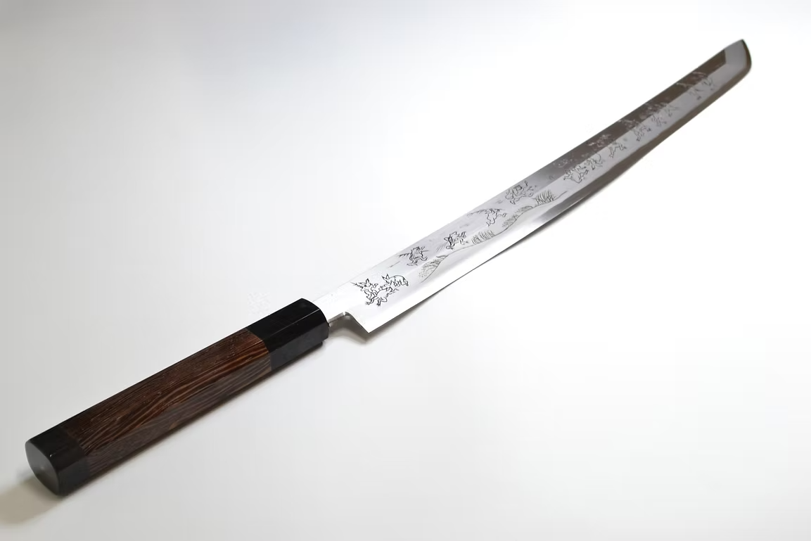 堺 孝行 窪田金属飾刻 鳥獣戯画 銀三鋼 先丸柳刃包丁 330mm ウエンジ (口輪：黒水牛角) 柄