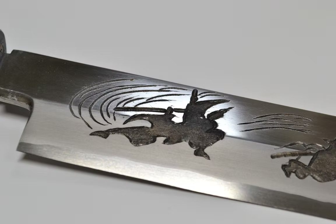 堺 孝行 窪田金属飾刻 武士道 銀三鋼 先丸柳刃包丁 330mm ウエンジ (口輪：黒水牛角) 柄