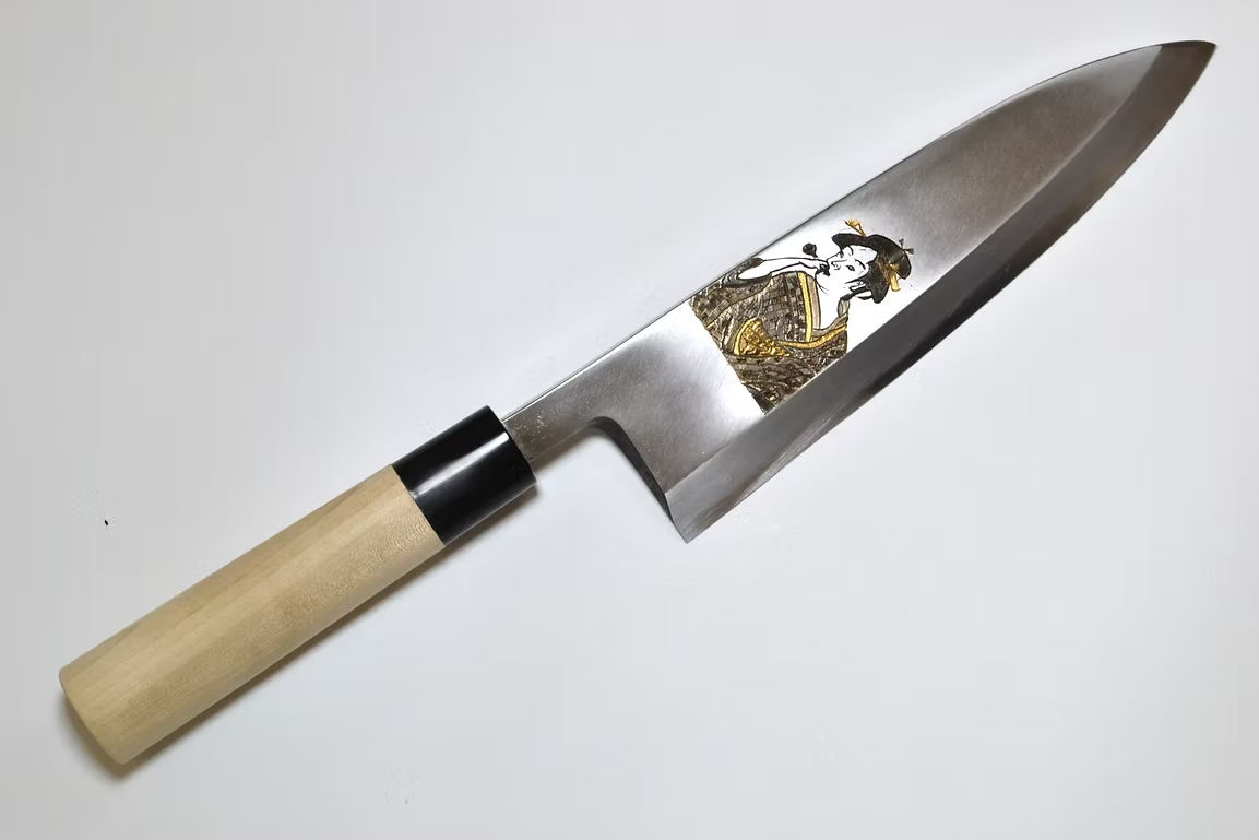 堺 孝行 窪田金属飾刻 浮世絵　女 白鋼 霞研 出刃包丁 210mm 朴 (口輪：水牛)柄