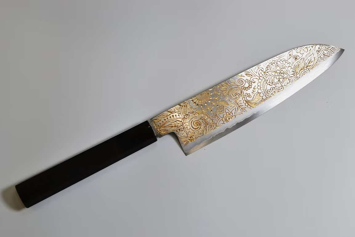 堺 孝行 窪田金彫刻 曼荼羅 銀三鋼 三徳包丁 180mm 黒檀　(口輪：黒水牛銀輪)柄