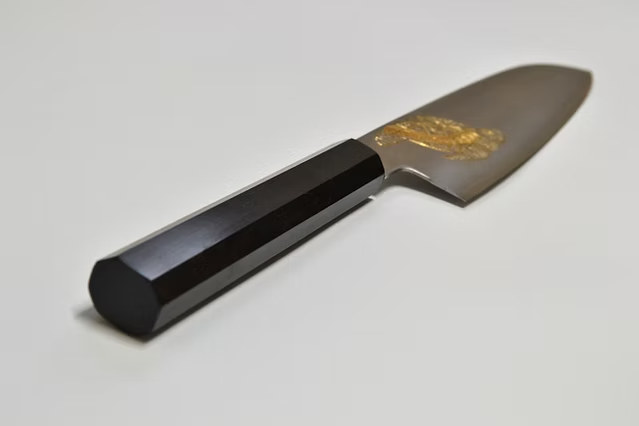 堺 孝行 窪田金彫刻 ウミガメ 銀三鋼 三徳包丁 180mm 黒檀　(口輪：黒水牛銀輪)柄