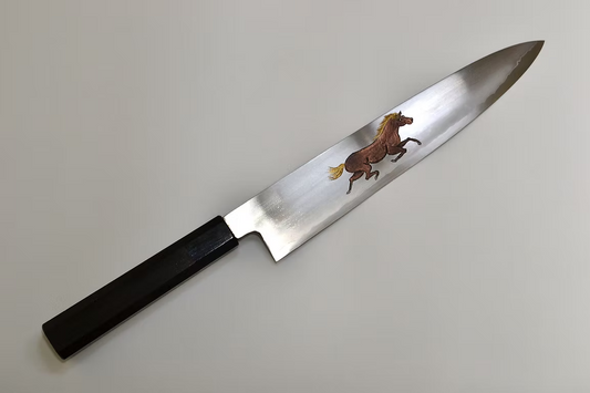 堺 孝行 窪田金属飾刻 奔馬 銀三鋼 牛刀包丁 210mm 黒檀 (口輪：黒水牛銀輪)柄 - 清助刃物