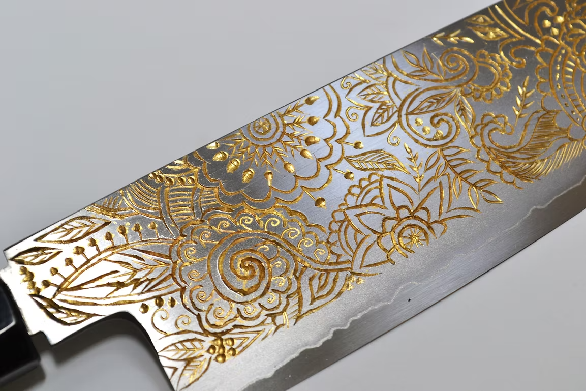 堺 孝行 窪田金彫刻 曼荼羅 銀三鋼 三徳包丁 180mm 黒檀　(口輪：黒水牛銀輪)柄