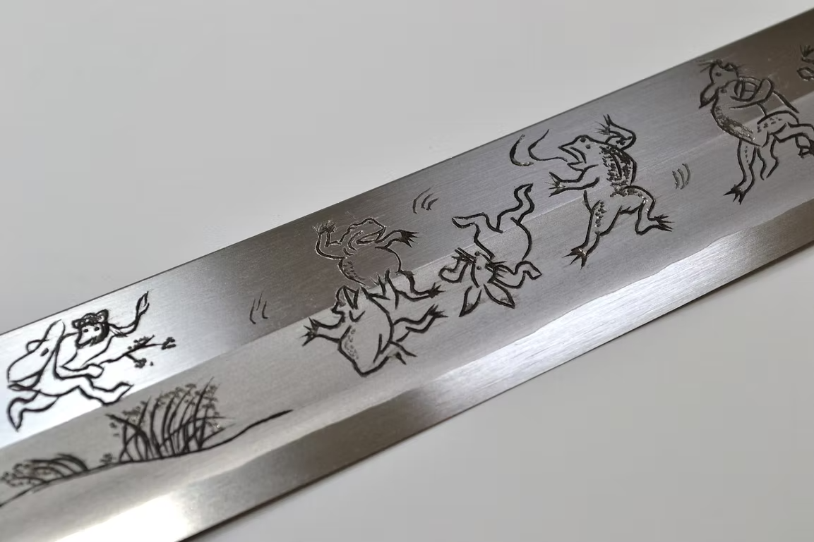 堺 孝行 窪田金属飾刻 鳥獣戯画 銀三鋼 先丸柳刃包丁 330mm ウエンジ (口輪：黒水牛角) 柄