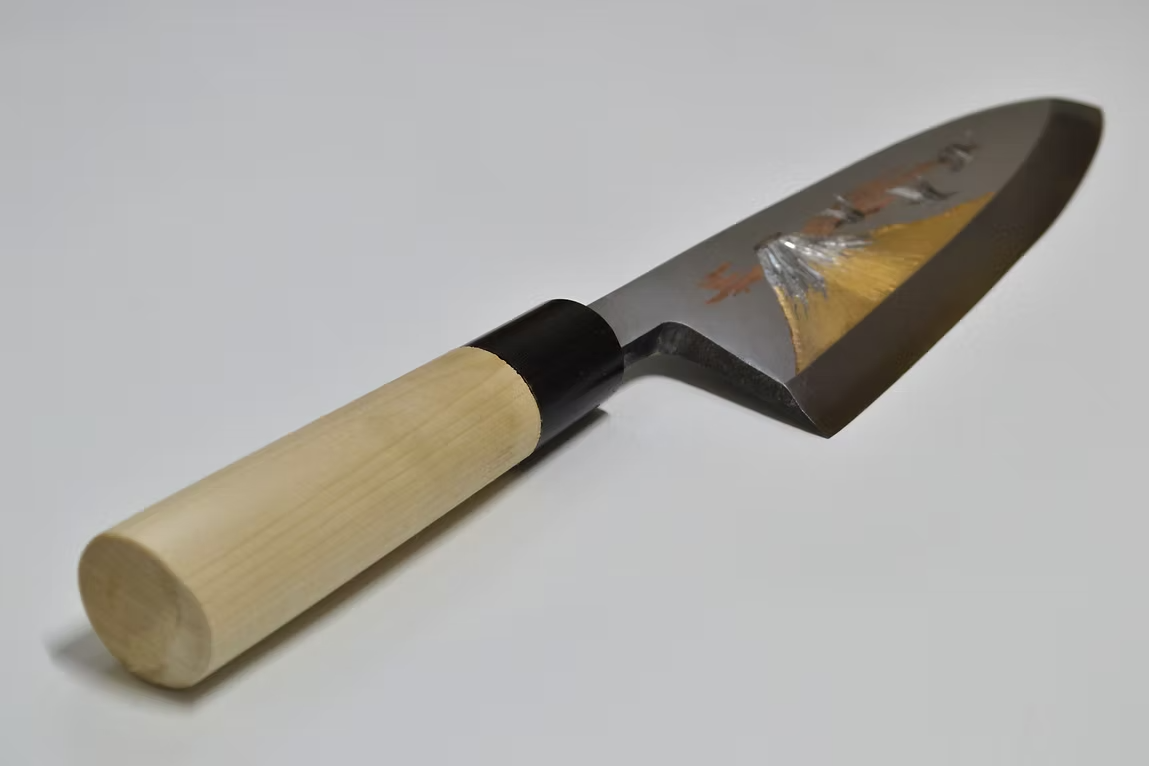 堺 孝行 窪田金属飾刻 富士と鶴 白鋼 霞研 出刃包丁 240mm 朴 (口輪：水牛)柄
