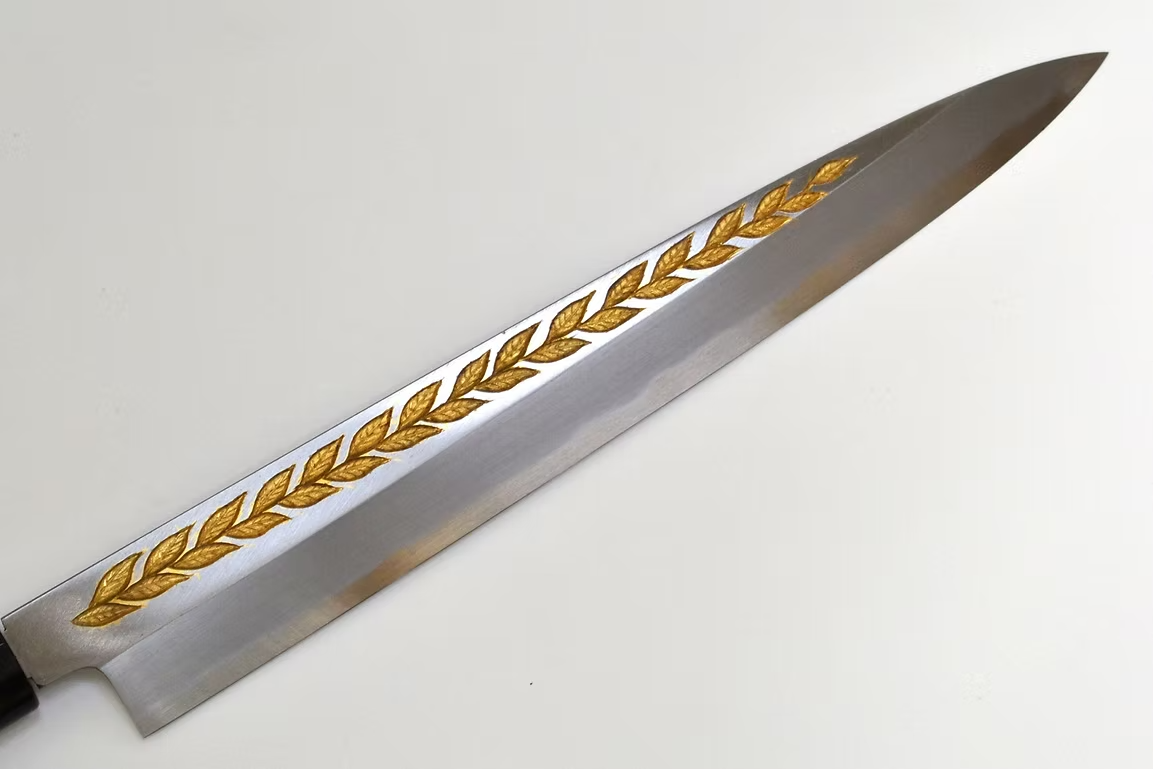 堺 孝行 窪田金彫刻 月桂樹 白鋼 霞研 柳刃包丁 270mm 朴 (口輪：水牛)柄