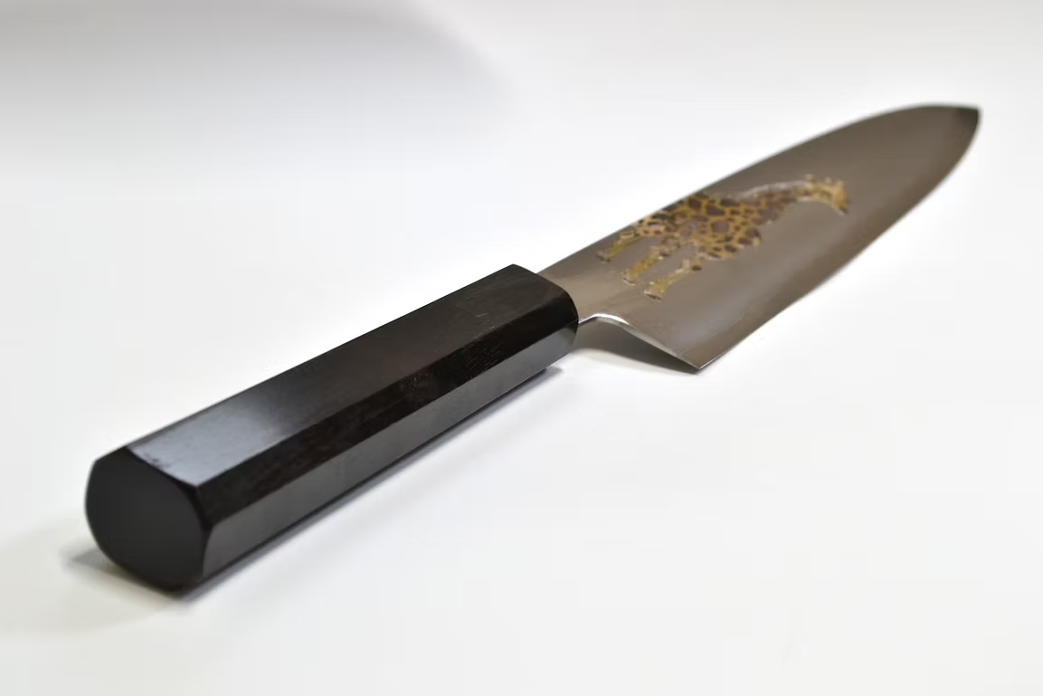 堺 孝行 窪田金属飾刻 麒麟 銀三鋼 牛刀包丁 240mm 黒檀　(口輪：黒水牛銀輪)柄