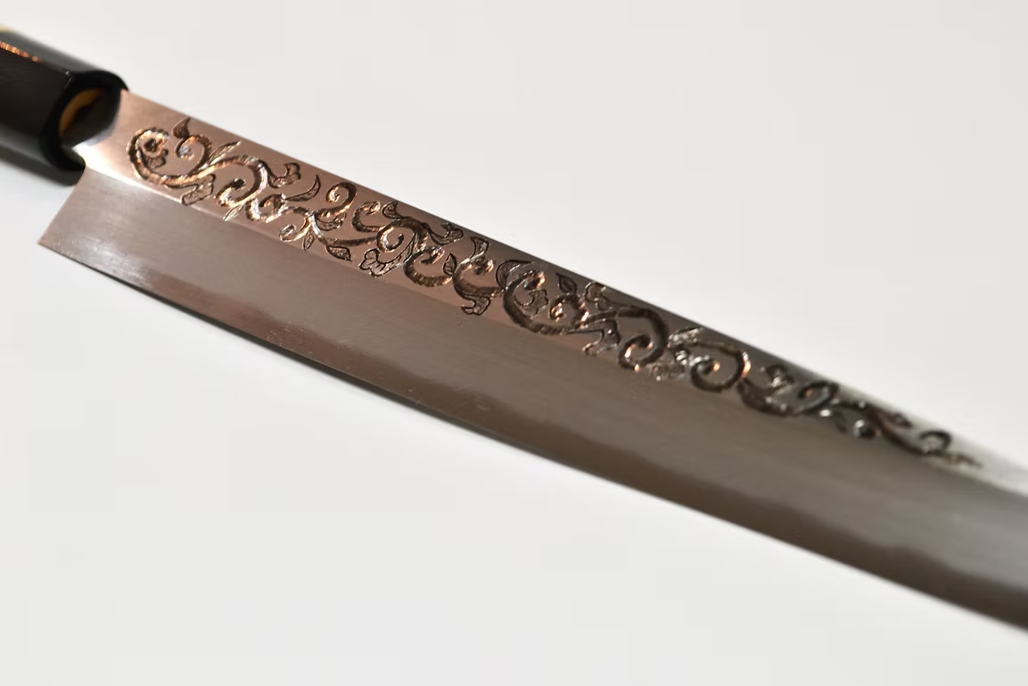 堺 孝行 窪田金属飾刻 唐草 白鋼 霞研 柳刃包丁 270mm 朴 (口輪：水牛)柄