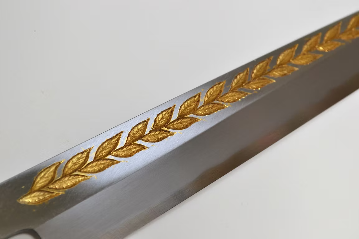堺 孝行 窪田金彫刻 月桂樹 白鋼 霞研 柳刃包丁 270mm 朴 (口輪：水牛)柄