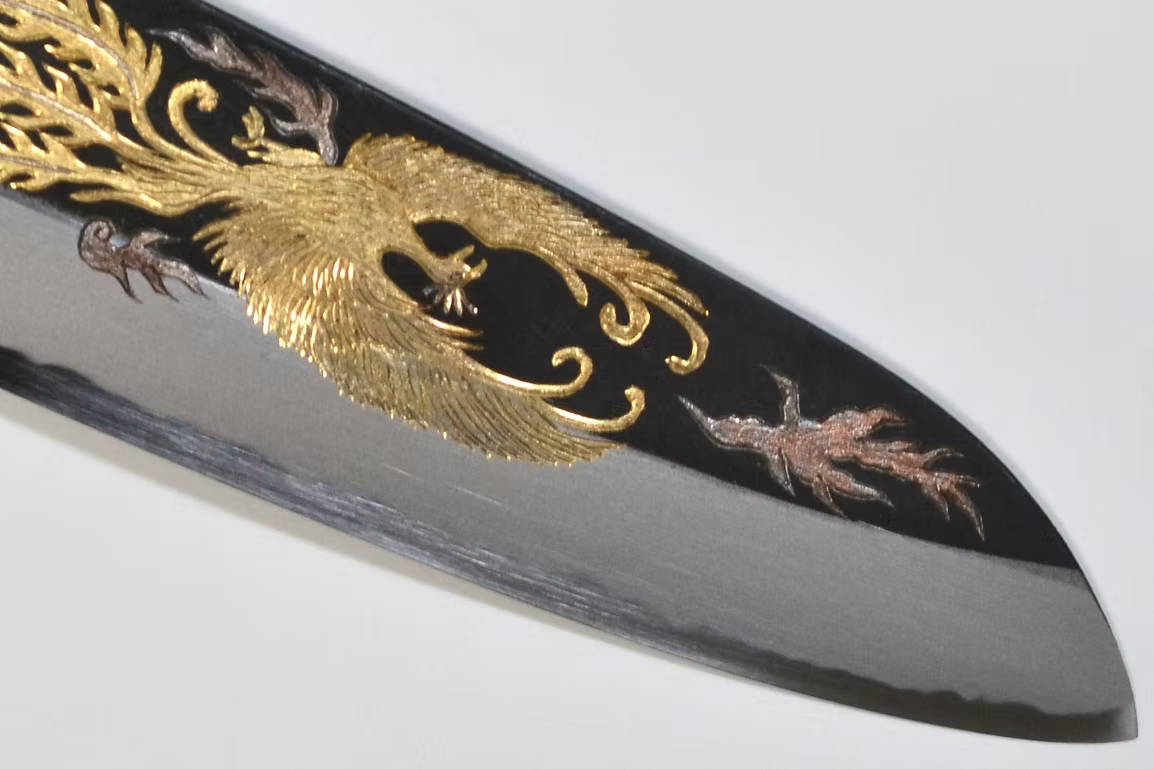 堺 孝行 窪田金属飾刻 鳳凰 白ニ鋼 黒仕上げ 三徳包丁 180mm 黒檀　(口輪：黒水牛銀輪)柄