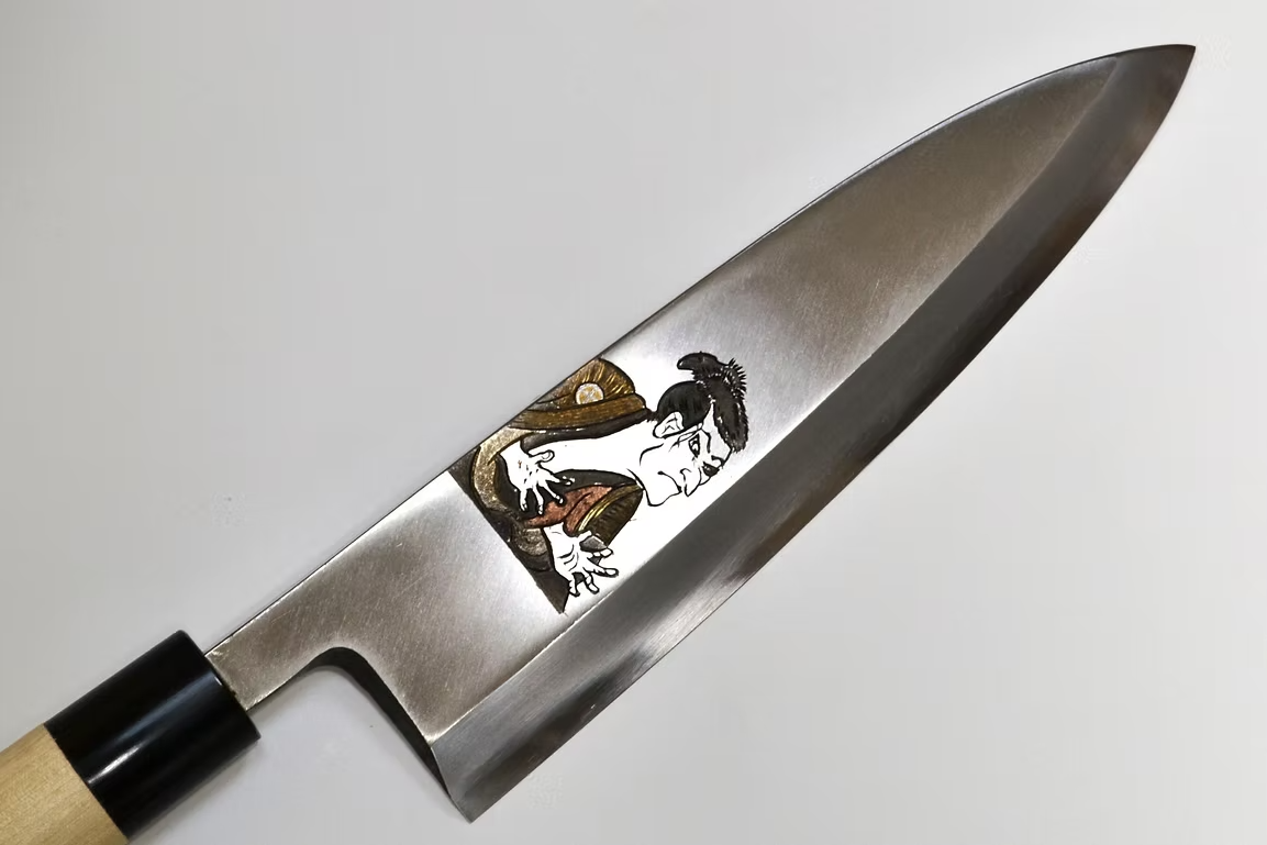 堺 孝行 窪田金属飾刻 浮世絵　男 白鋼 霞研 出刃包丁 210mm 朴 (口輪：水牛)柄