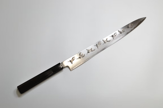 堺 孝行 窪田金属飾刻 鶏群一鶴 銀三鋼 筋引包丁 270mm 黒檀 (口輪：黒水牛銀輪)柄 - 清助刃物