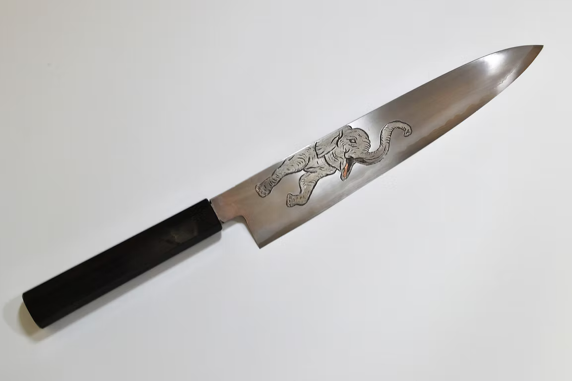 堺 孝行 窪田金属飾刻 小象 銀三鋼 牛刀包丁 240mm 黒檀　(口輪：黒水牛銀輪)柄