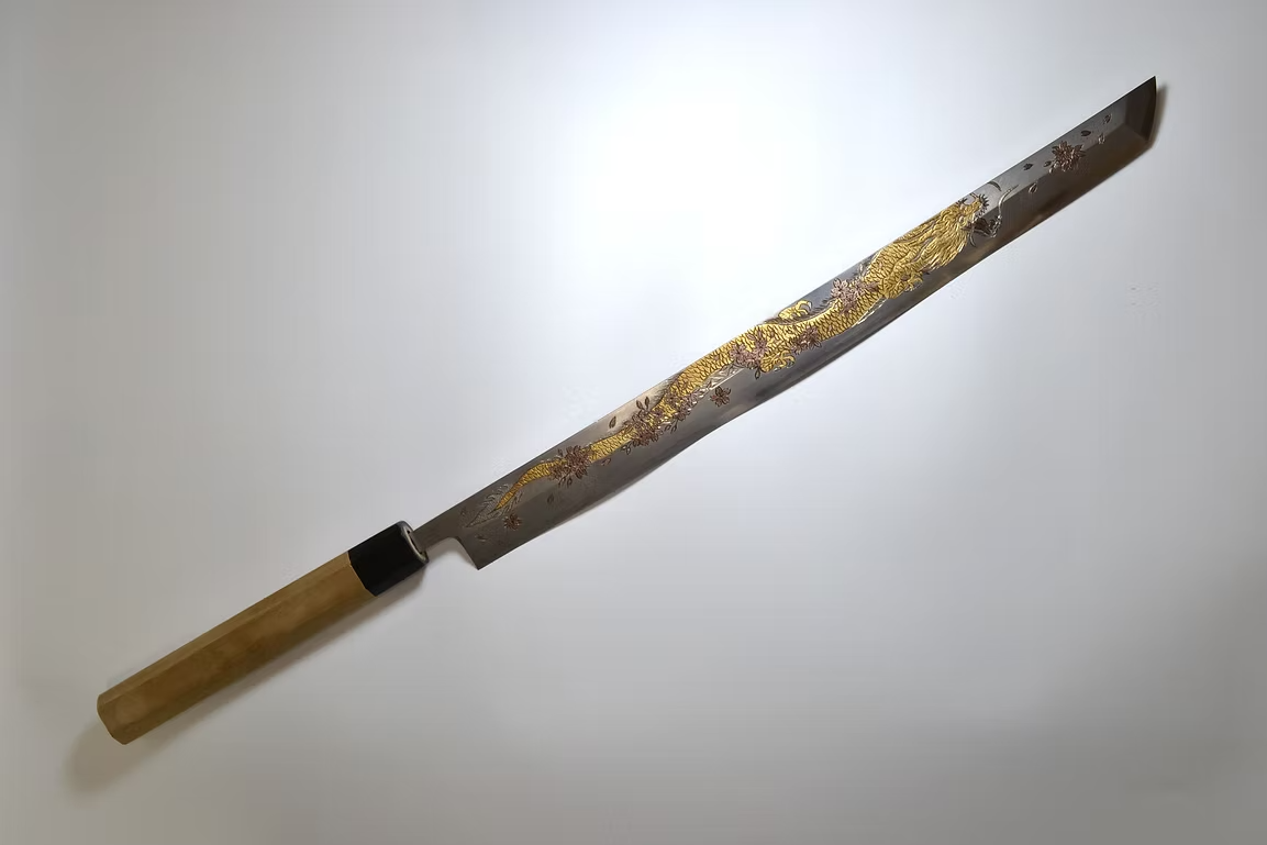 堺 孝行 窪田金属飾刻 諸行無常 白ニ鋼 霞研 まぐろ切り包丁 450mm 朴 (口輪：水牛)柄