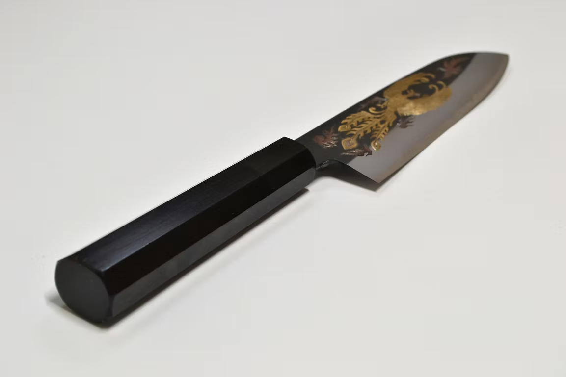 堺 孝行 窪田金属飾刻 鳳凰 白ニ鋼 黒仕上げ 三徳包丁 180mm 黒檀　(口輪：黒水牛銀輪)柄