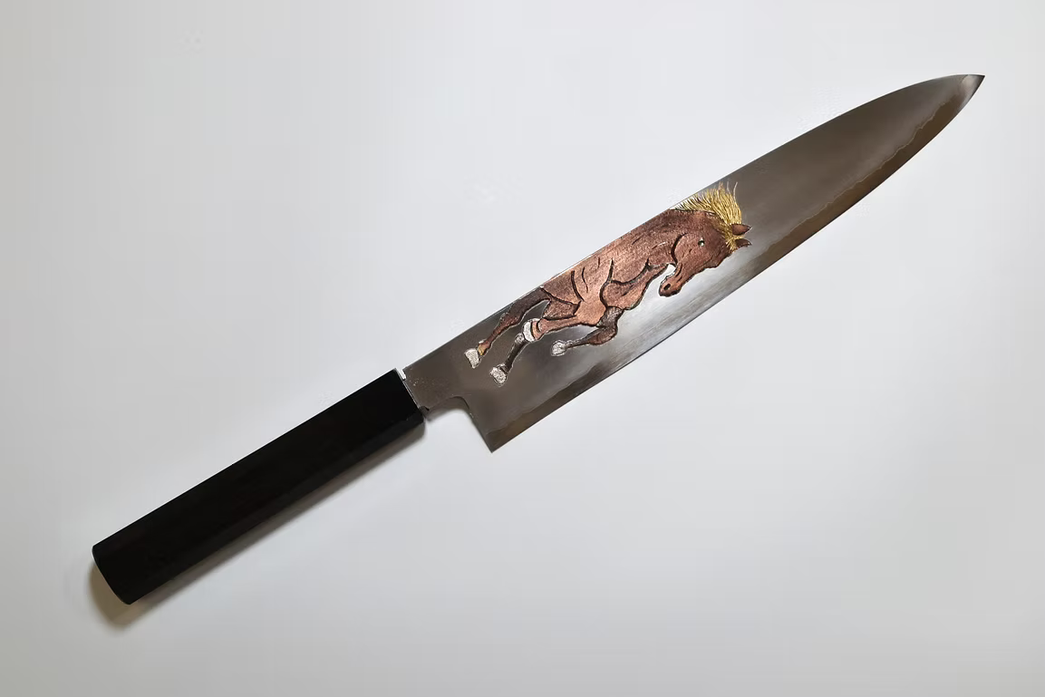堺 孝行 窪田金属飾刻 悍馬 銀三鋼 牛刀包丁 240mm 黒檀　(口輪：黒水牛銀輪)柄
