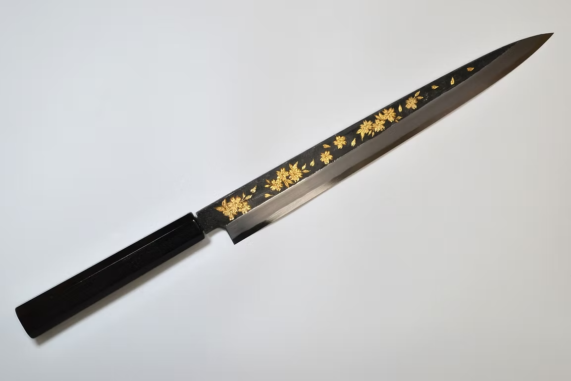 堺 孝行 窪田金彫刻 夜桜 白ニ鋼 黒仕上げ 柳刃包丁 270mm 黒檀　(口輪：黒水牛銀輪)柄