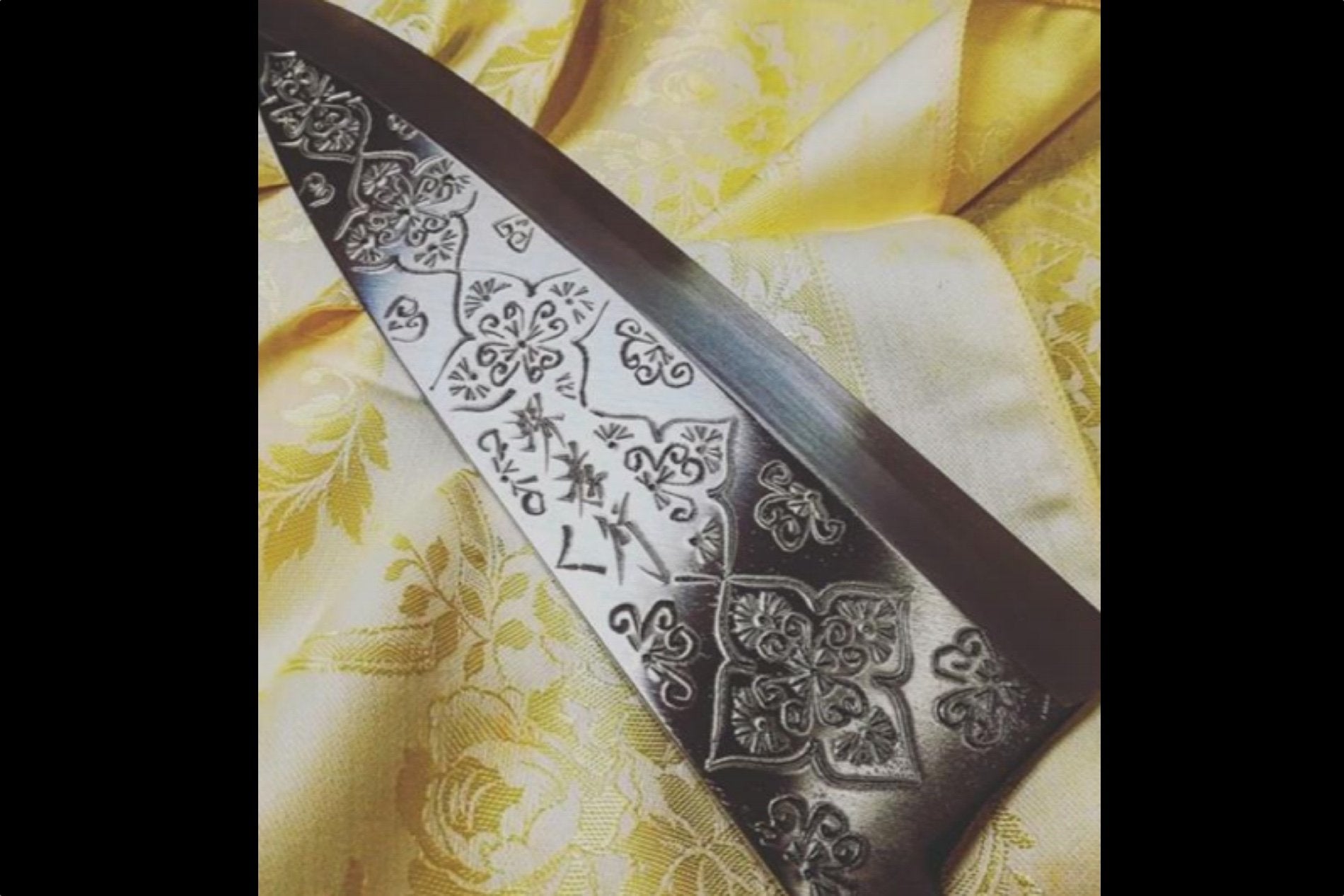 堺 孝行 霞研 白鋼 絢爛華麗の彫刻入り 出刃包丁 - 清助刃物