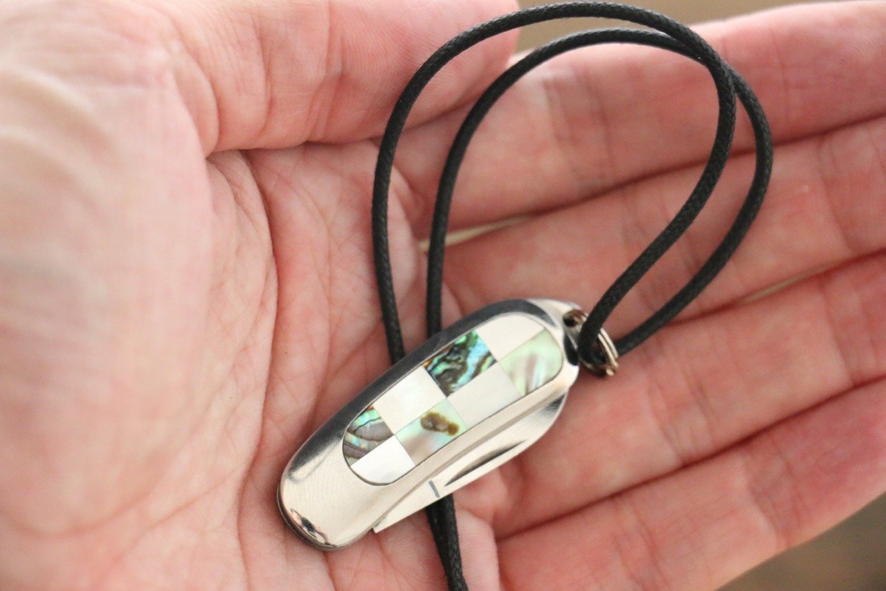 Moki Mini Pendant Pocket Knife w/ Checkered White Mother of Pearl and Abalone - 清助刃物