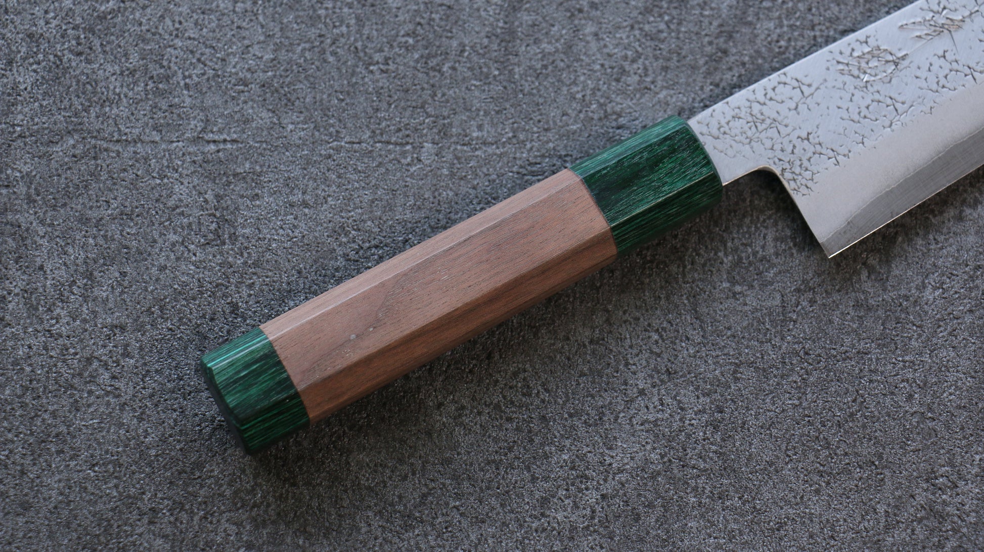 清助 青スーパー鋼 鎚目 三徳包丁  165mm ウォルナット (両側緑口輪)柄 - 清助刃物