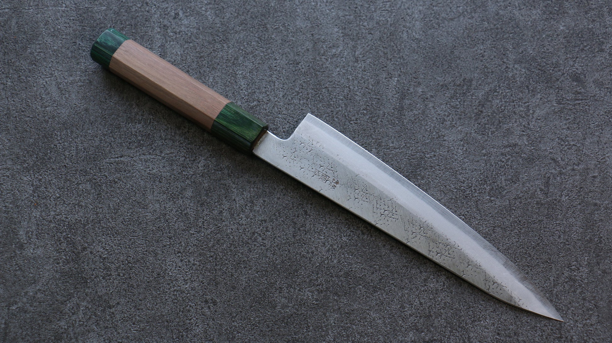 清助 青スーパー鋼 鎚目 牛刀包丁  210mm ウォルナット (両側緑口輪)柄 - 清助刃物
