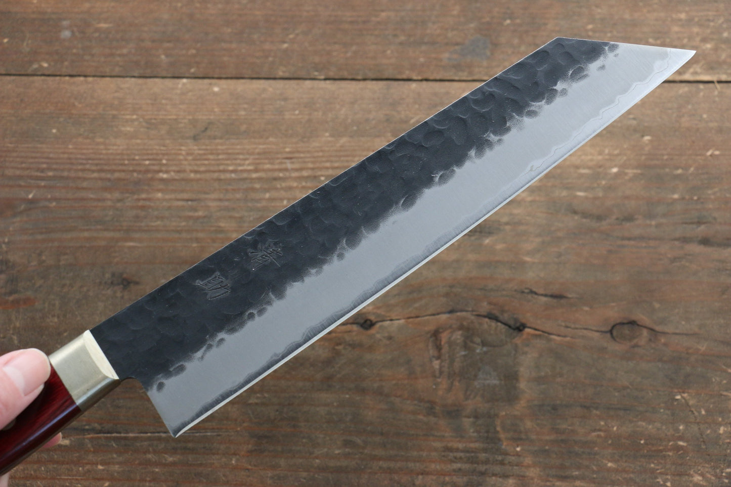 清助 黒紅 青スーパー鋼 鎚目 黒打 切付牛刀包丁  210mm 赤合板柄 - 清助刃物