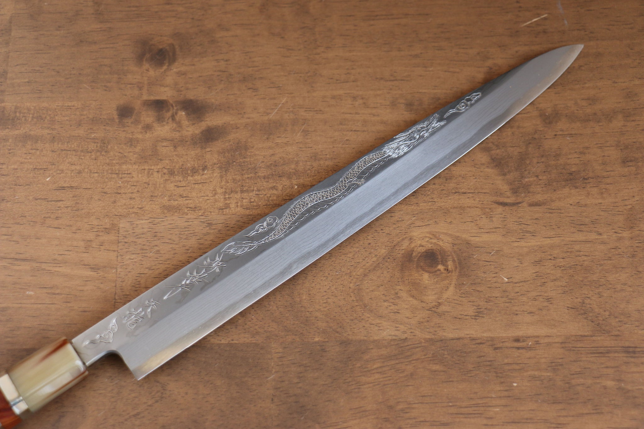 堺 孝行 天龍 うずしお 青ニ鋼 ドラゴンの彫刻入り 柳刃包丁  300mm 赤黒檀柄 鞘付き - 清助刃物