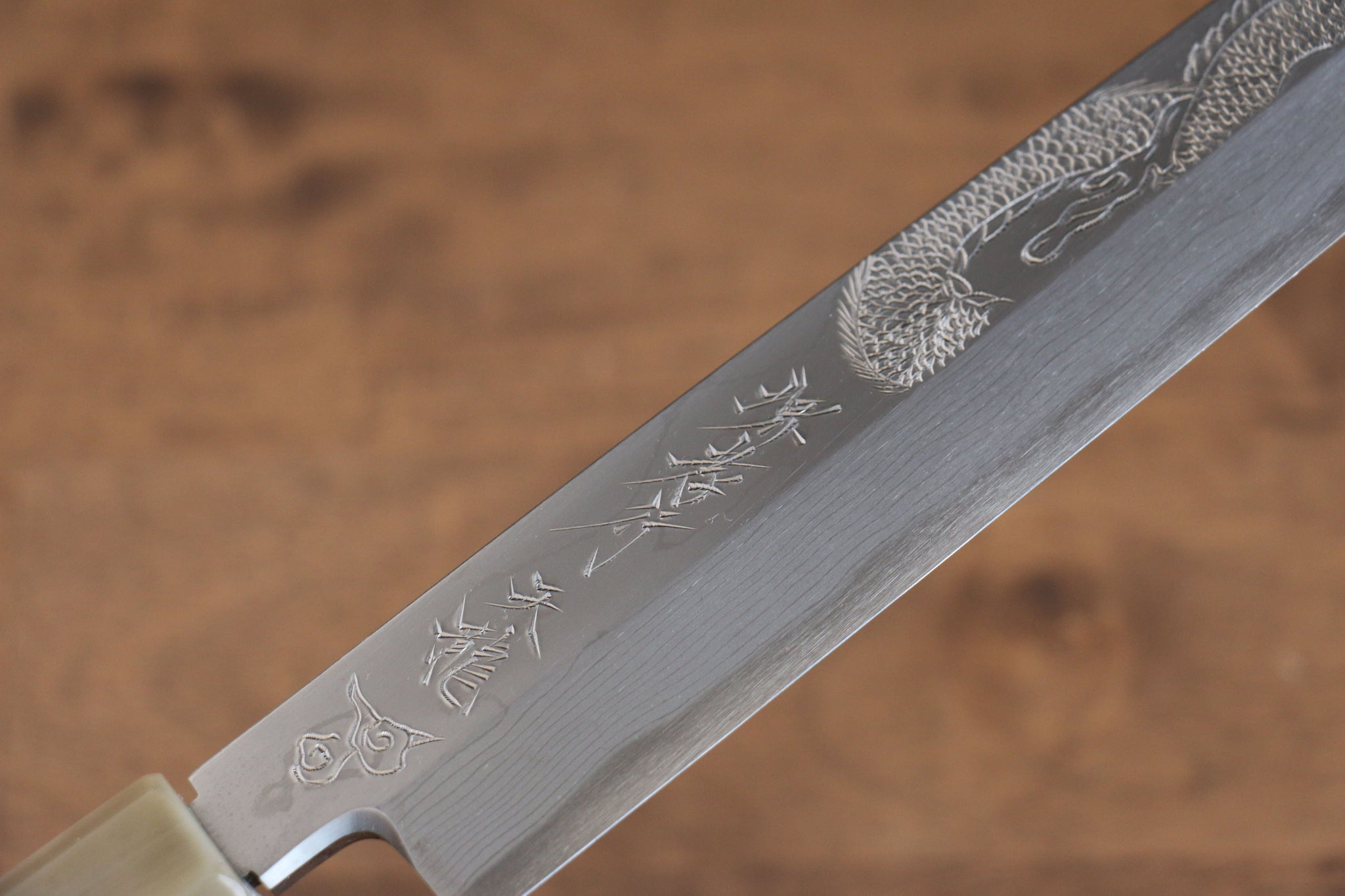 堺 孝行 天龍 うずしお 青ニ鋼 ドラゴンの彫刻入り 柳刃包丁  300mm 赤黒檀柄 鞘付き - 清助刃物