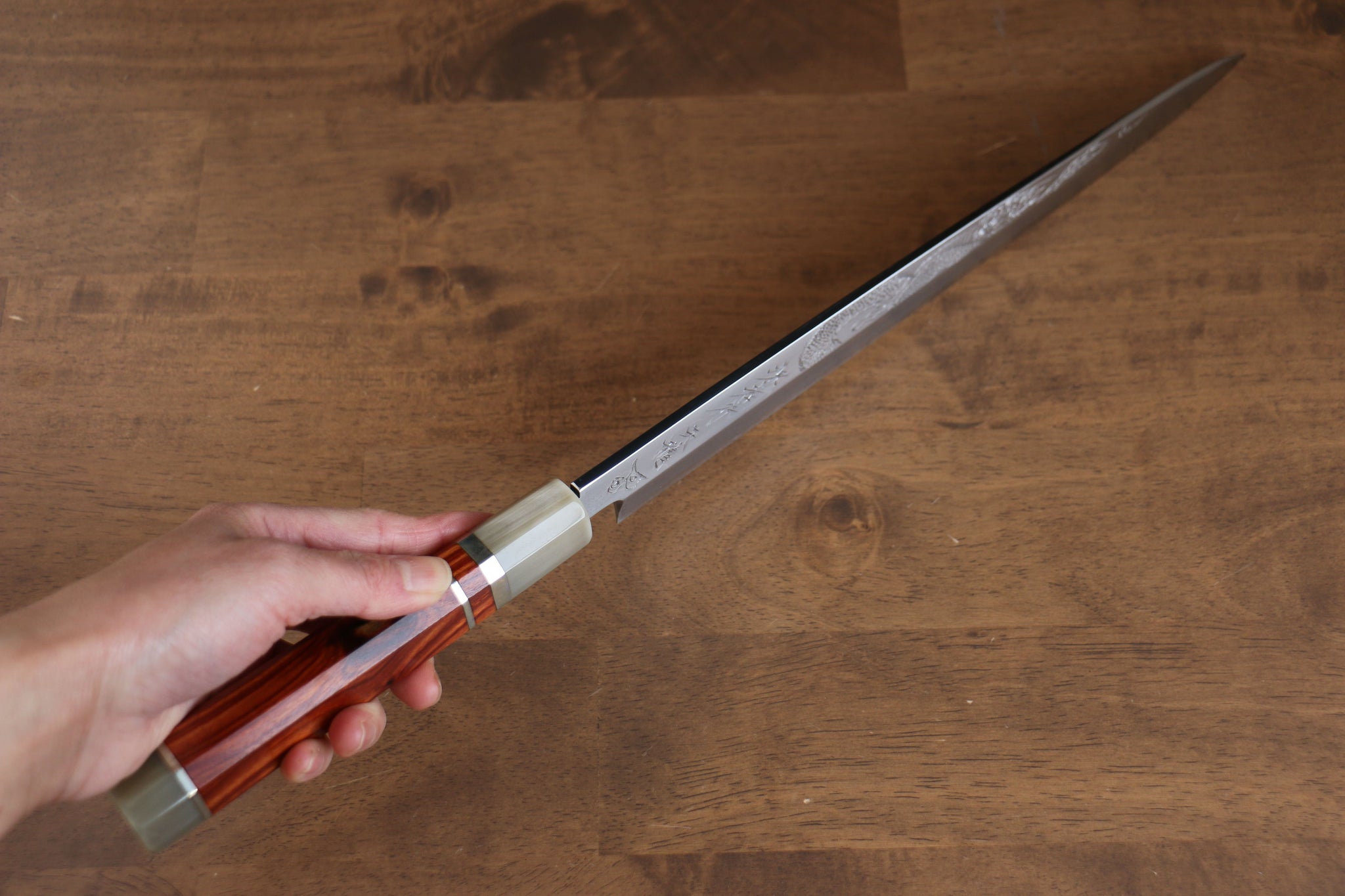 堺 孝行 天龍 うずしお 青ニ鋼 ドラゴンの彫刻入り 柳刃包丁  300mm 赤黒檀柄 鞘付き - 清助刃物