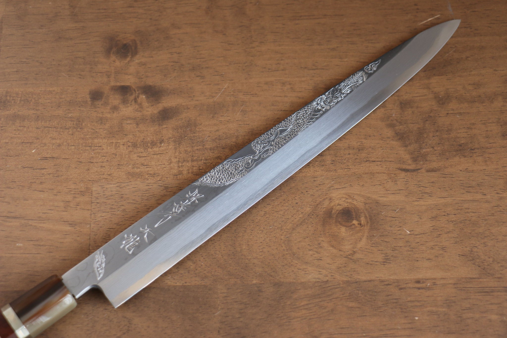 堺 孝行 天龍 うずしお 青ニ鋼 ドラゴンの彫刻入り 柳刃包丁  300mm 赤黒檀柄 鞘付き - 清助刃物