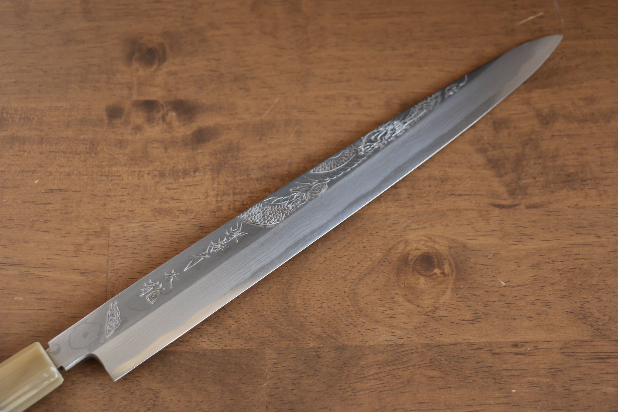堺 孝行 天龍 うずしお 青ニ鋼 ドラゴンの彫刻入り 柳刃包丁  300mm 赤黒檀柄 鞘付き - 清助刃物